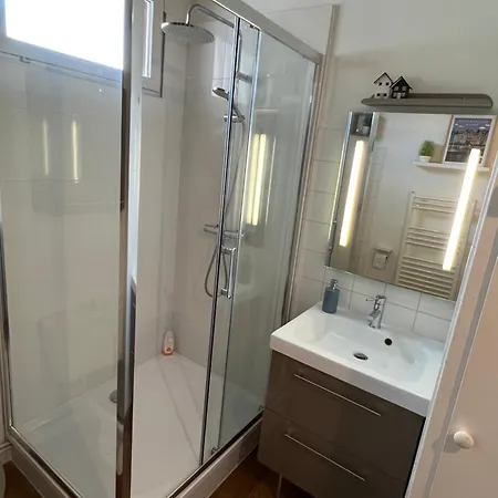 Pause Chez Julien, Lumineux Et Idéalement Situé! * Honfleur