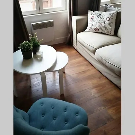 Pause Chez Julien, Lumineux Et Idealement Situe! Honfleur