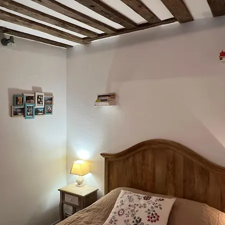 Pause Chez Julien, Lumineux Et Idealement Situe! Honfleur